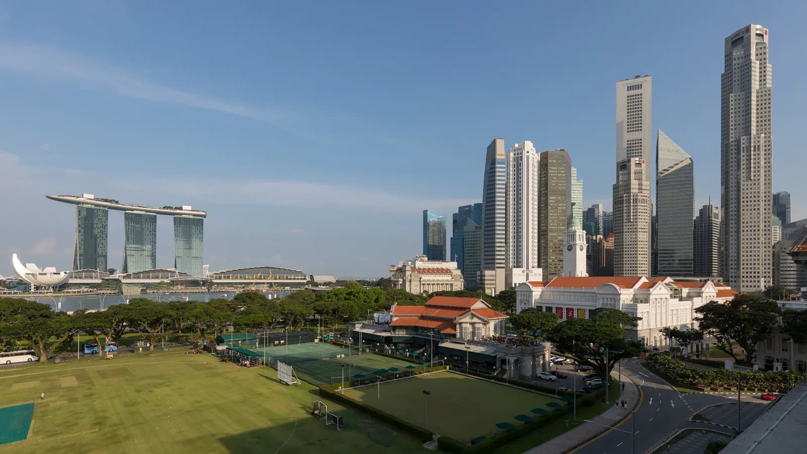 Marina Bay Sands and Singapore's Central Business District skyline, photographed in June 2018. Image: Basile Morin / Wikimedia Commons / CC BY-SA 4.0.