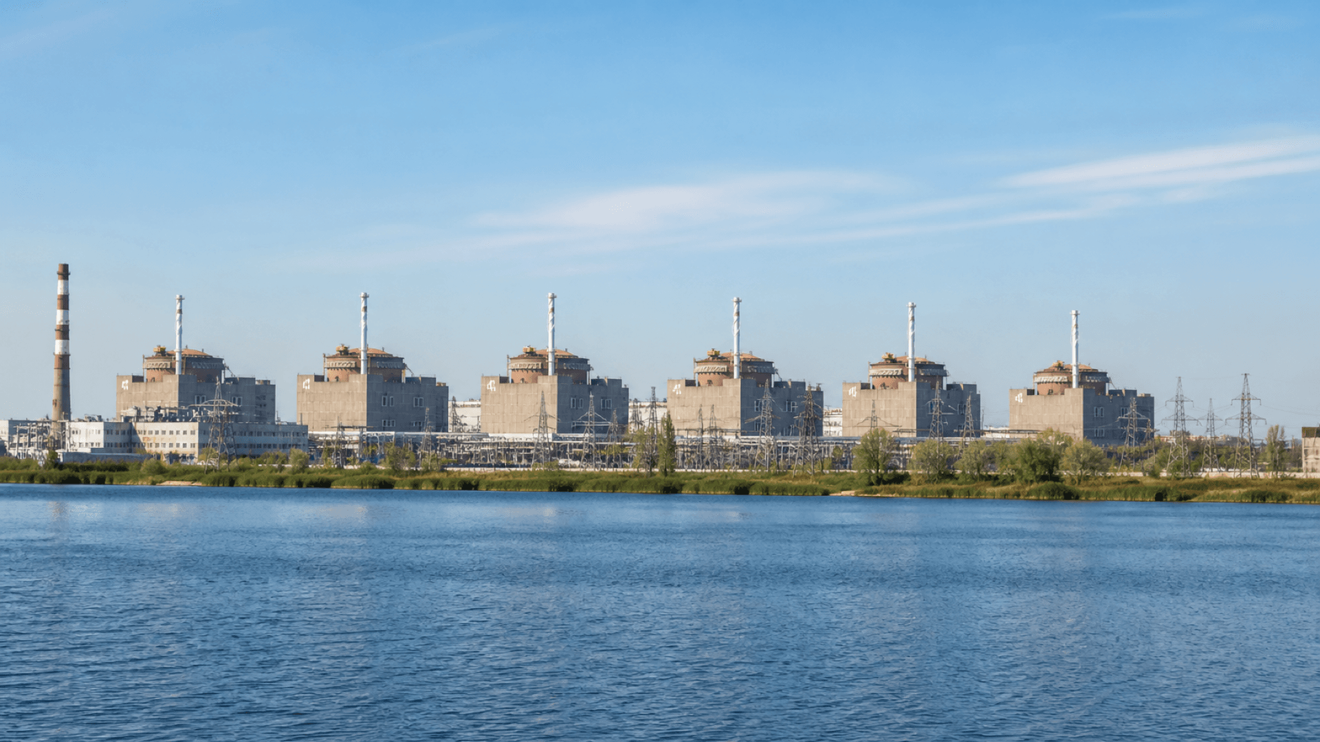 The Zaporizhzhia Nuclear Power Plant and its electrical infrastructure, representing the week's focus on nuclear projects, fuel, regulation and operating safety. Illustration: NNN