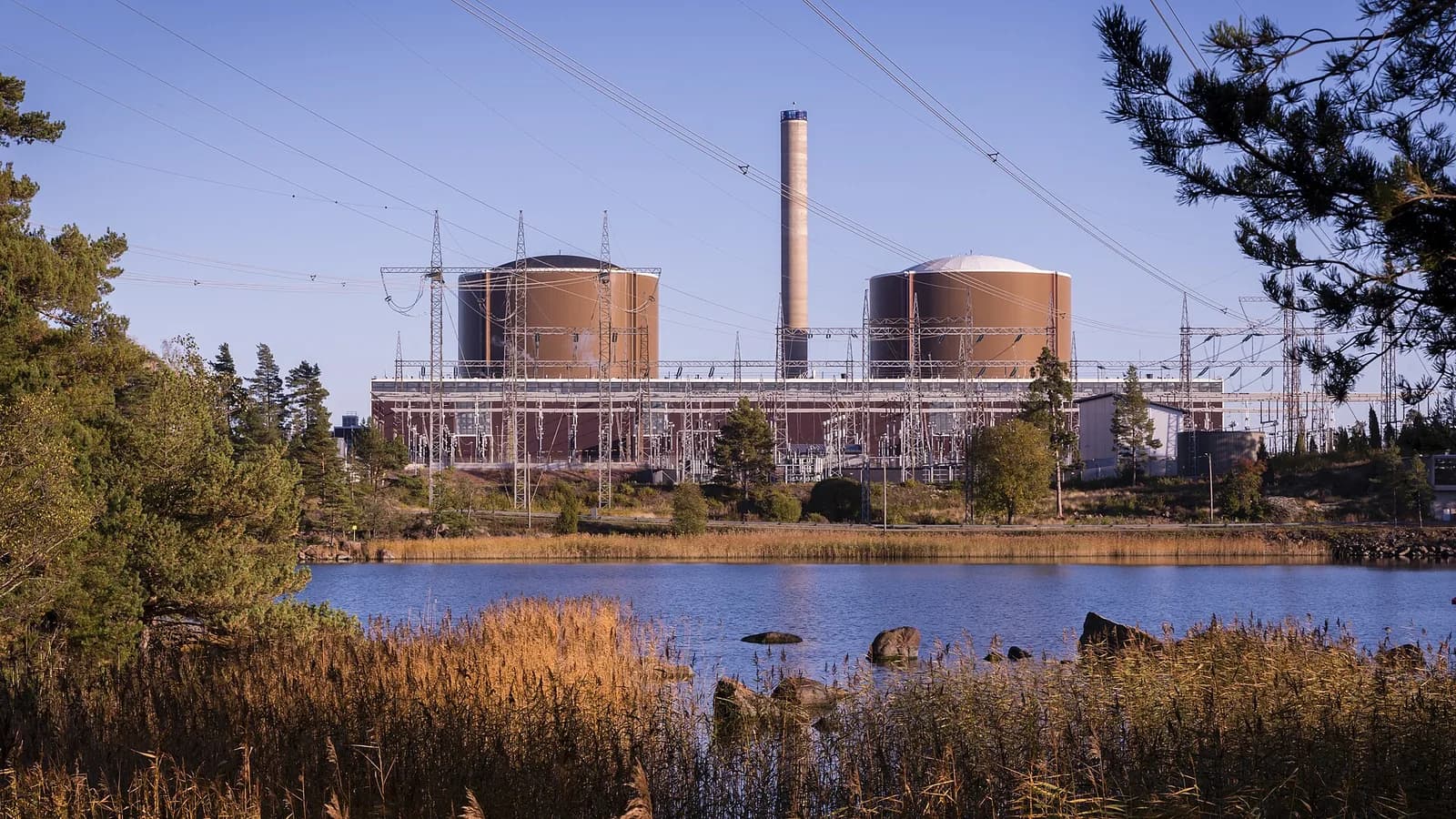 The Loviisa nuclear power plant on Finland's southern coast, its two reactor containment buildings and switchyard seen from across the water, representing the 22-year Google-Fortum PPA that funds the plant's operation through 2050. Image: Thomas Gartz, CC BY-SA 4.0 (Wikimedia Commons)