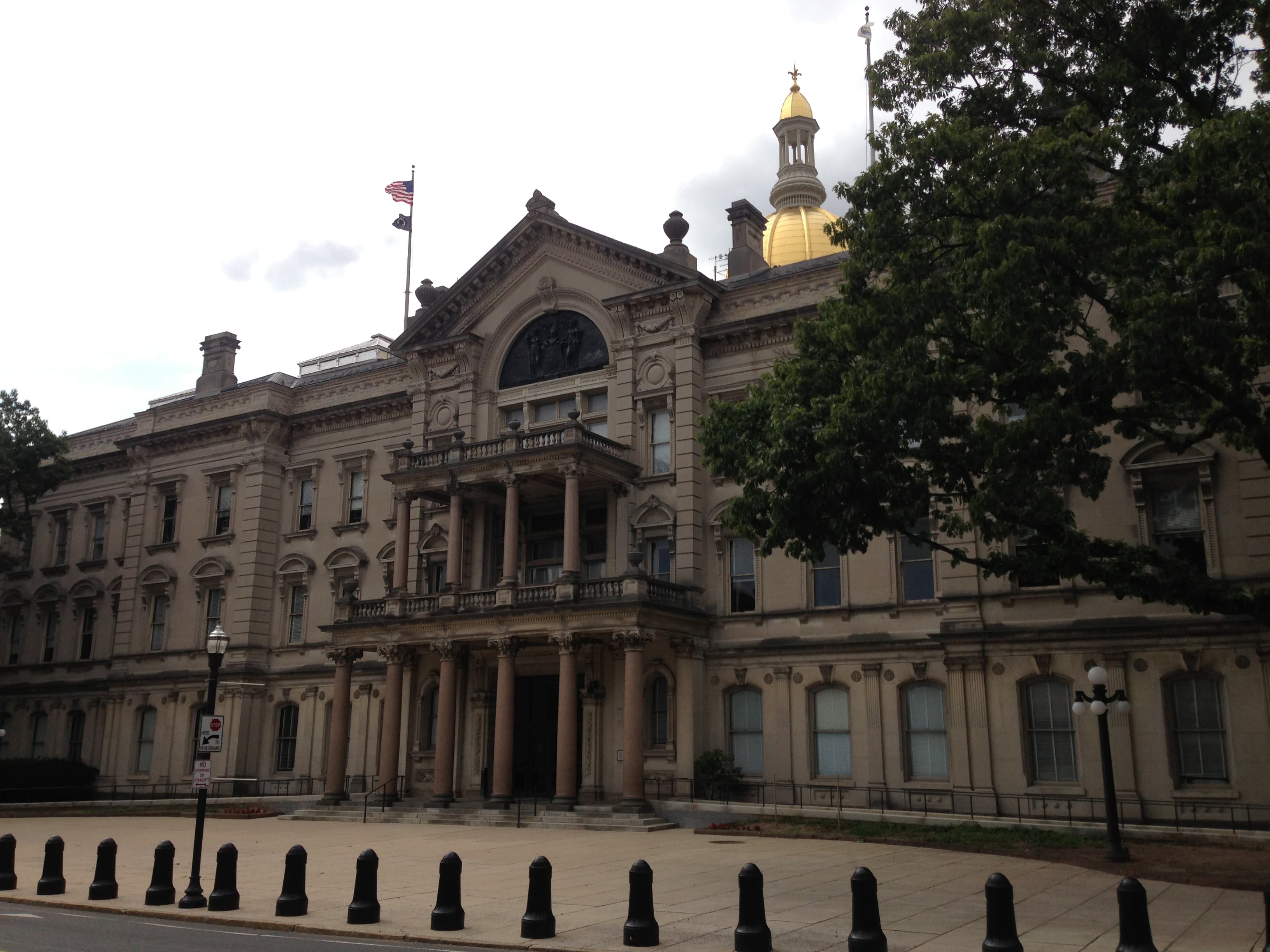 The New Jersey State House in Trenton, where the Power NJ Act set a 1,100 MW nuclear procurement clock in motion. Image: Famartin (CC BY-SA 4.0)